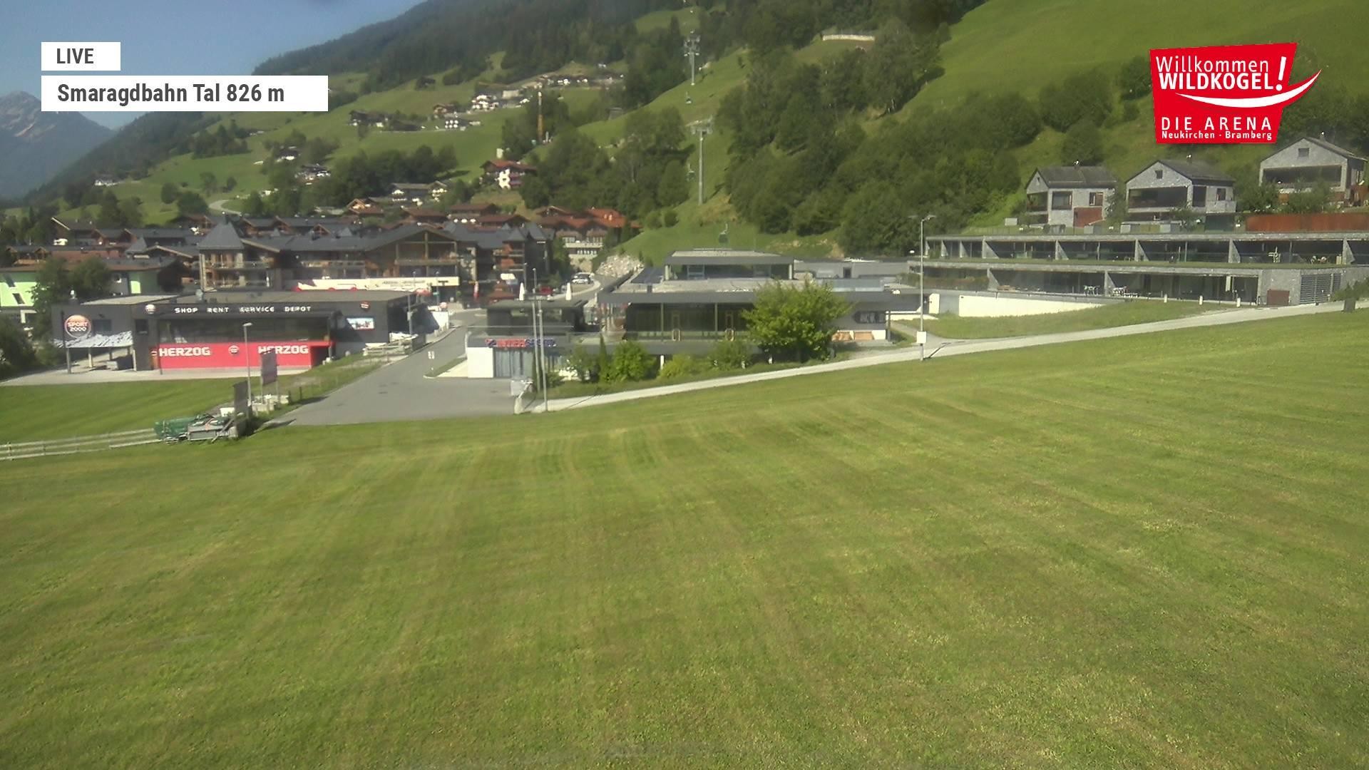 Archived image Webcam Wildkogel: Frühmesserbahn lift - mountain station