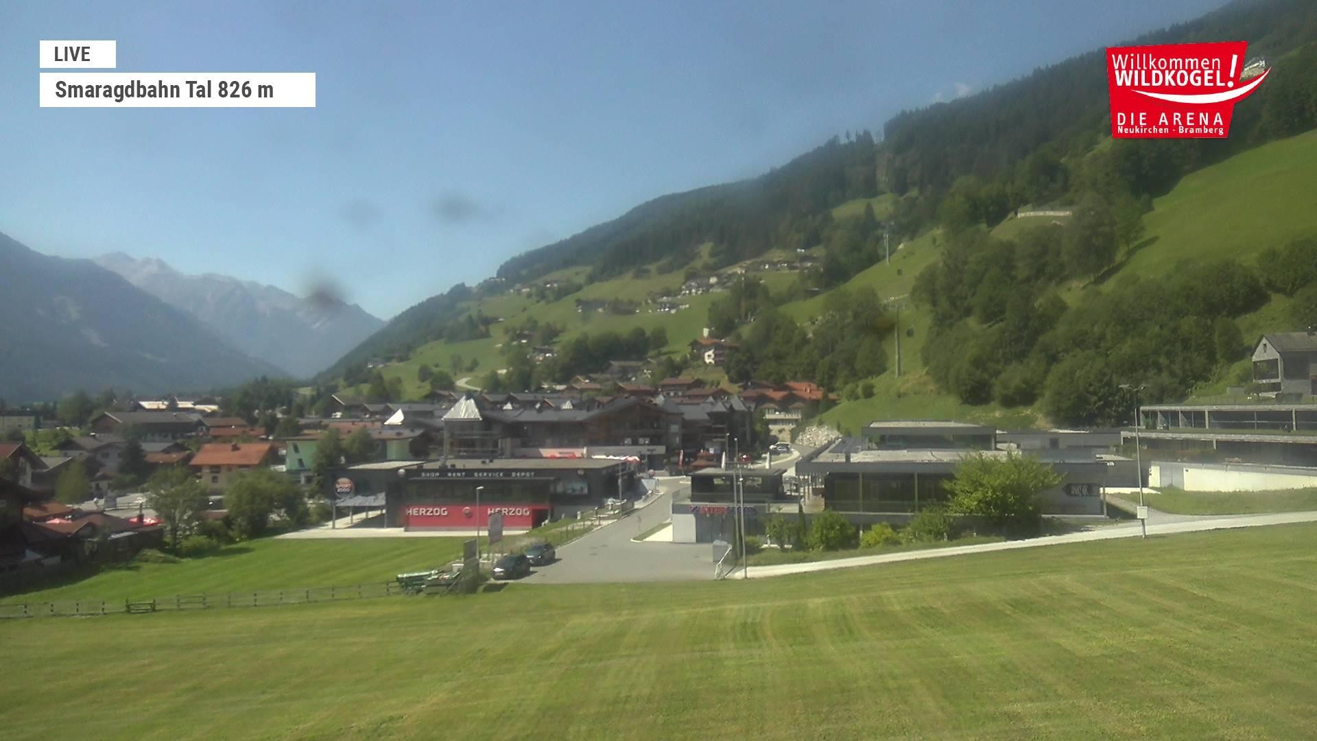 Archived image Webcam Wildkogel: Frühmesserbahn lift - mountain station