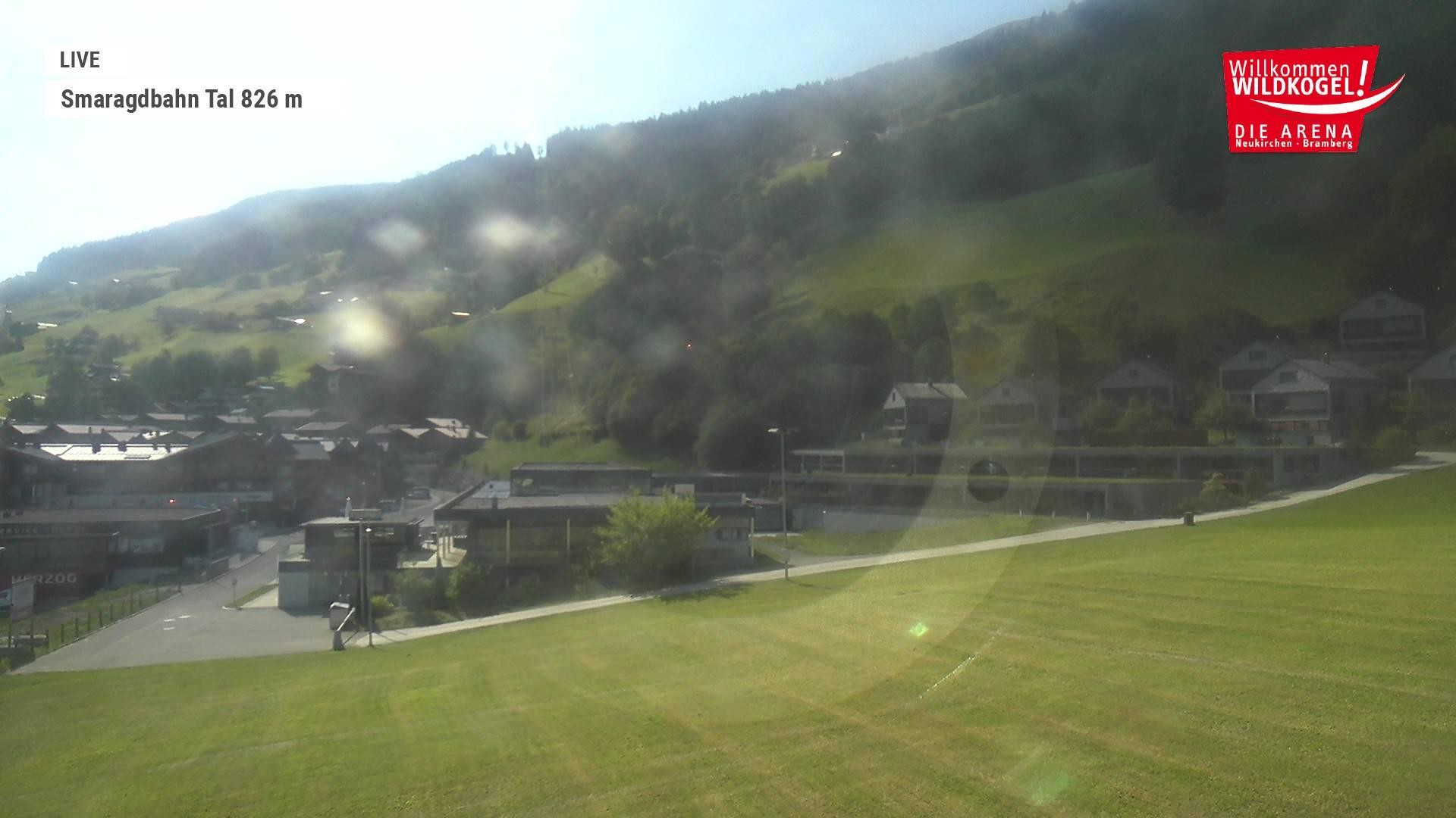 Archived image Webcam Wildkogel: Frühmesserbahn lift - mountain station