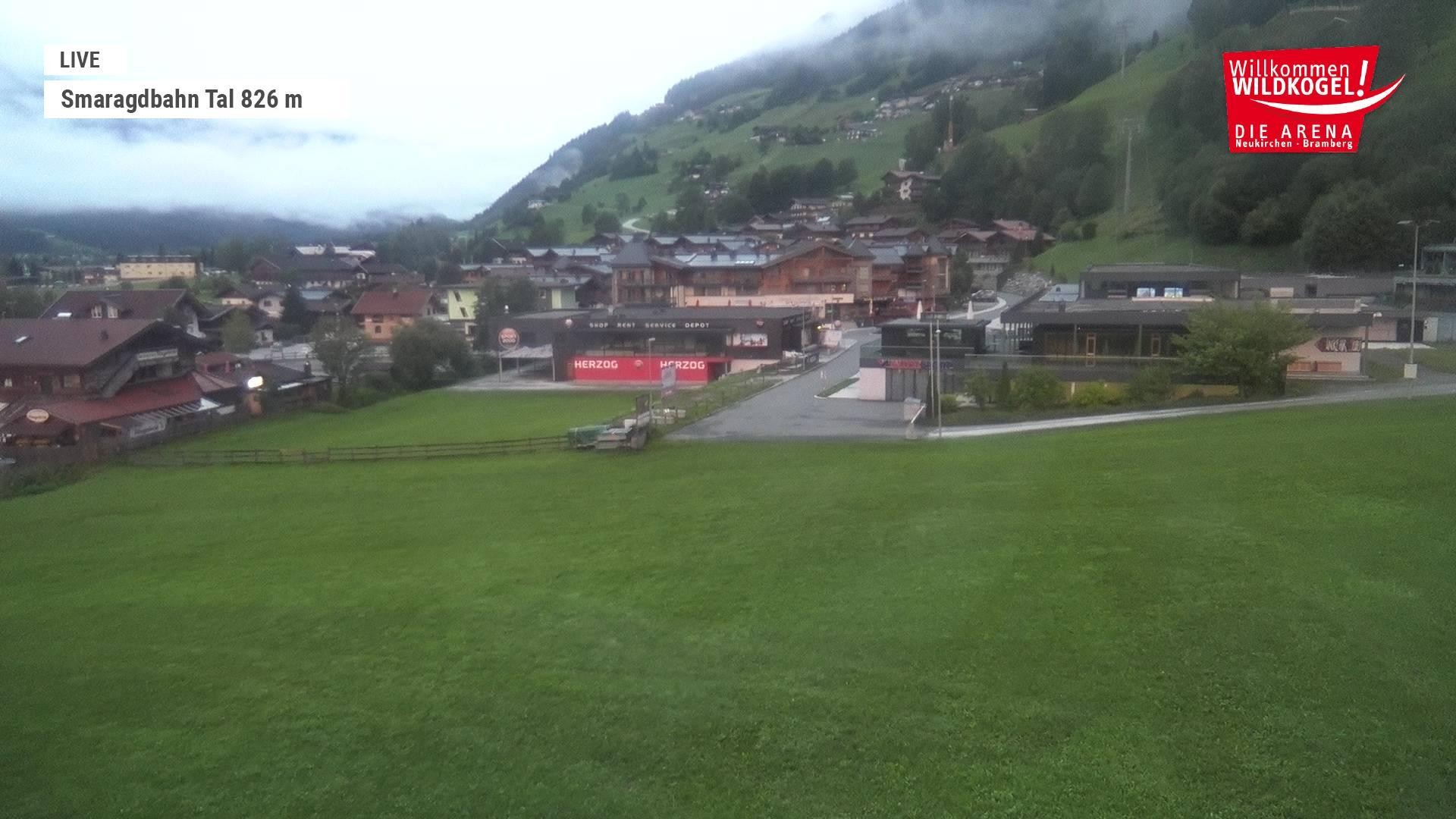 Archived image Webcam Wildkogel: Frühmesserbahn lift - mountain station