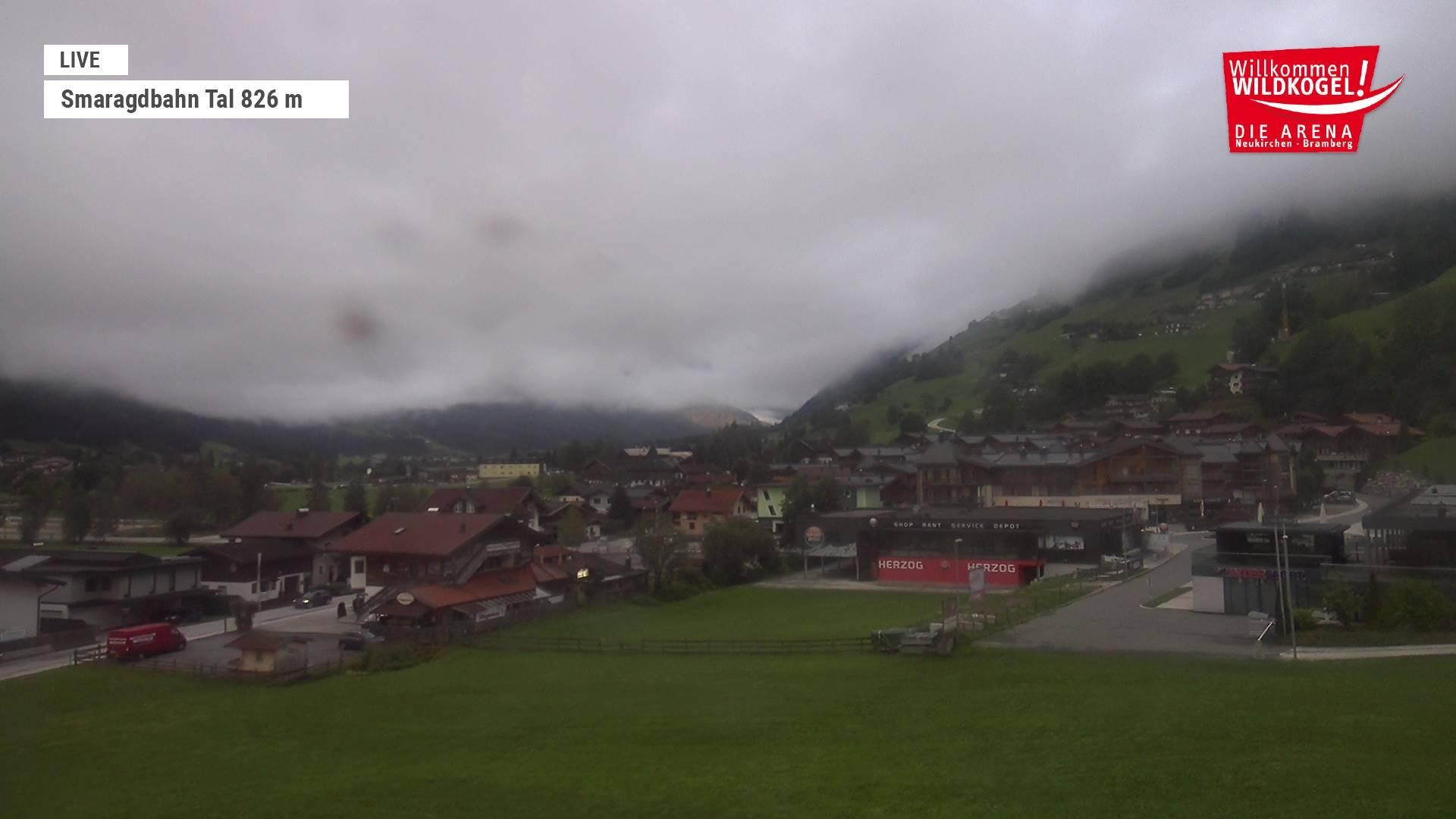 Archived image Webcam Wildkogel: Frühmesserbahn lift - mountain station