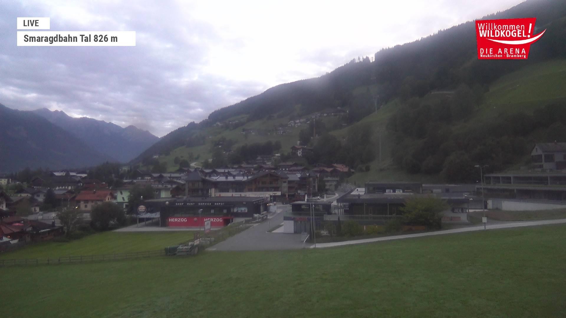 Archived image Webcam Wildkogel: Frühmesserbahn lift - mountain station