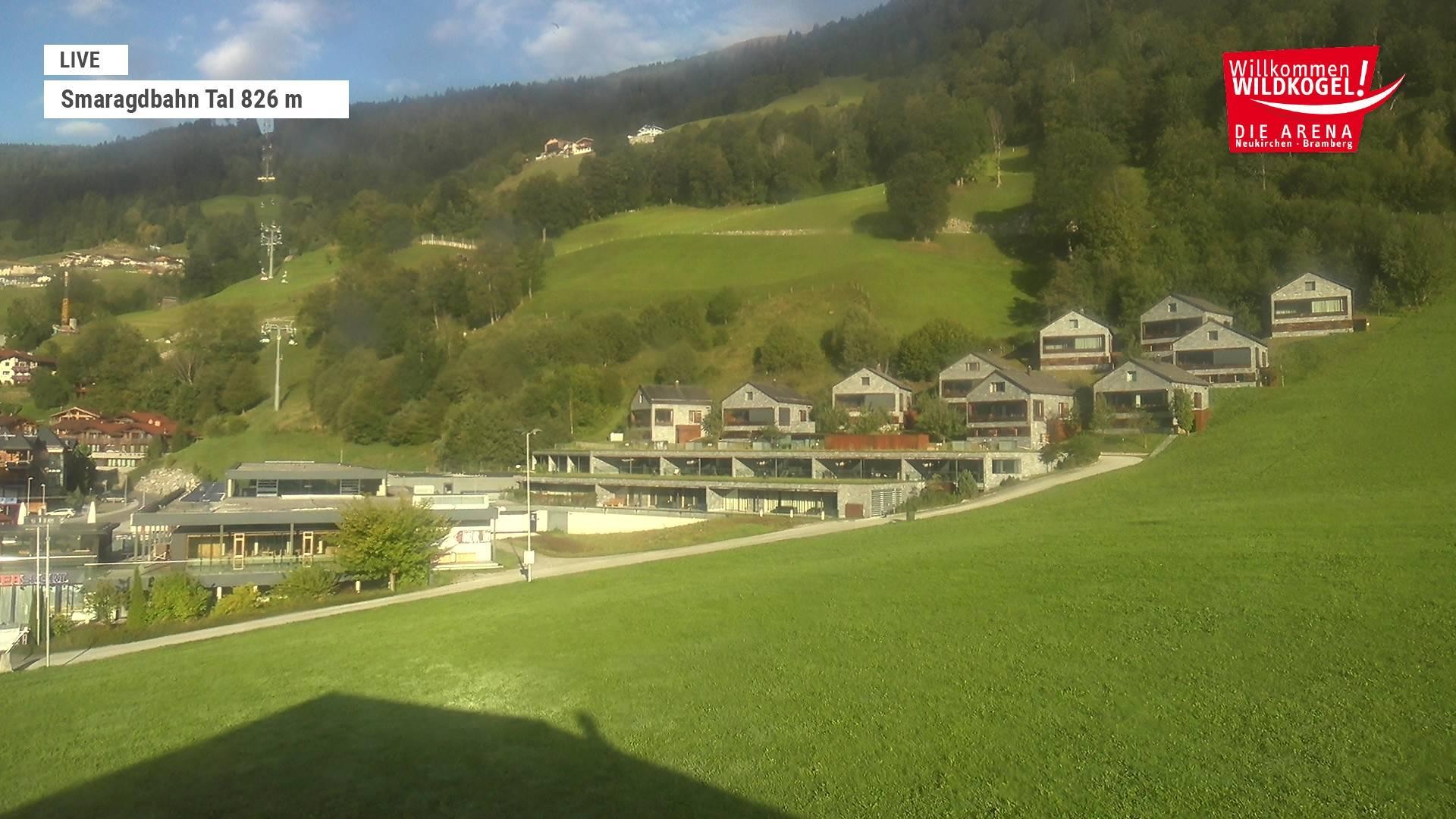 Archived image Webcam Wildkogel: Frühmesserbahn lift - mountain station