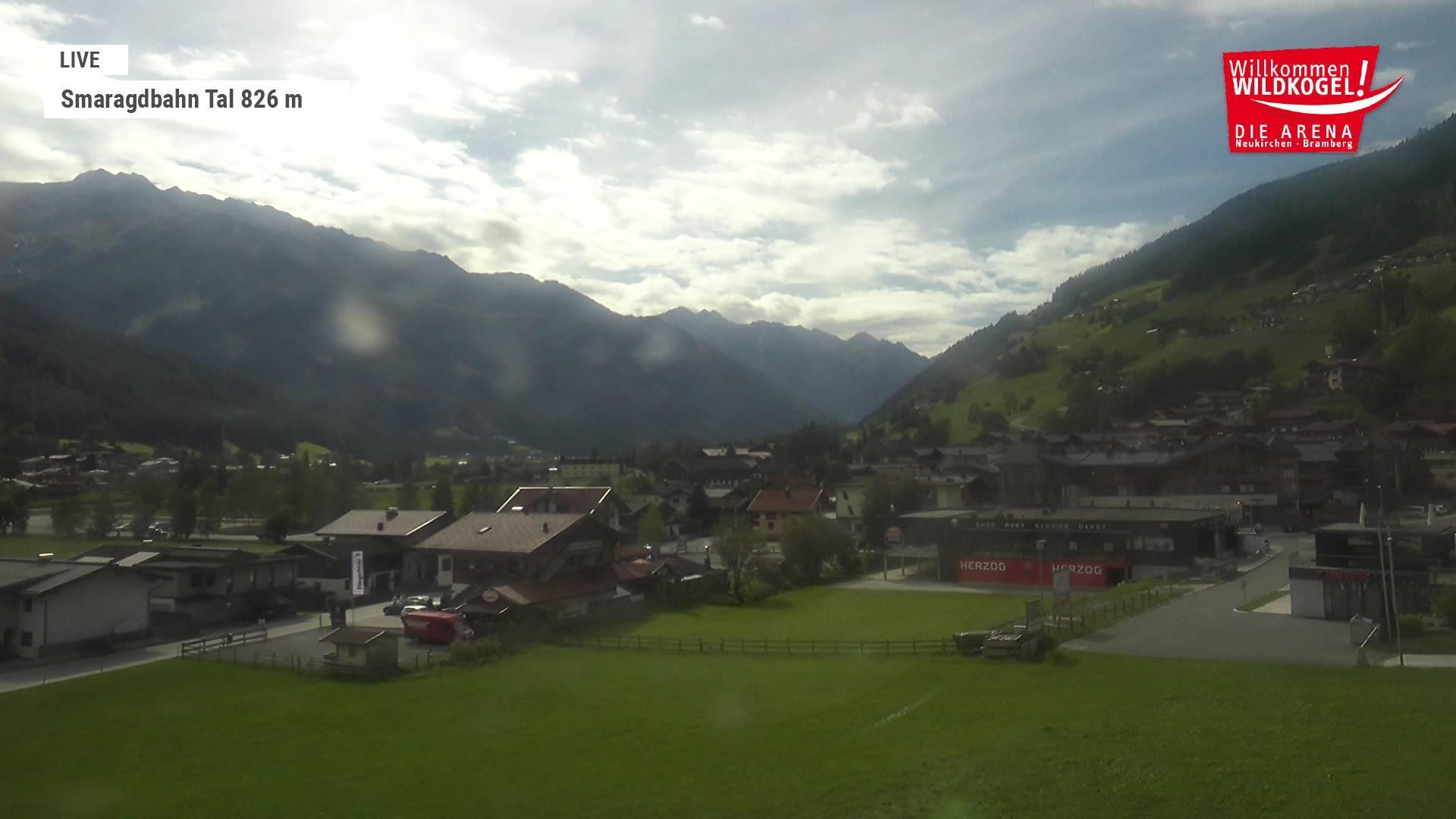 Archived image Webcam Wildkogel: Frühmesserbahn lift - mountain station