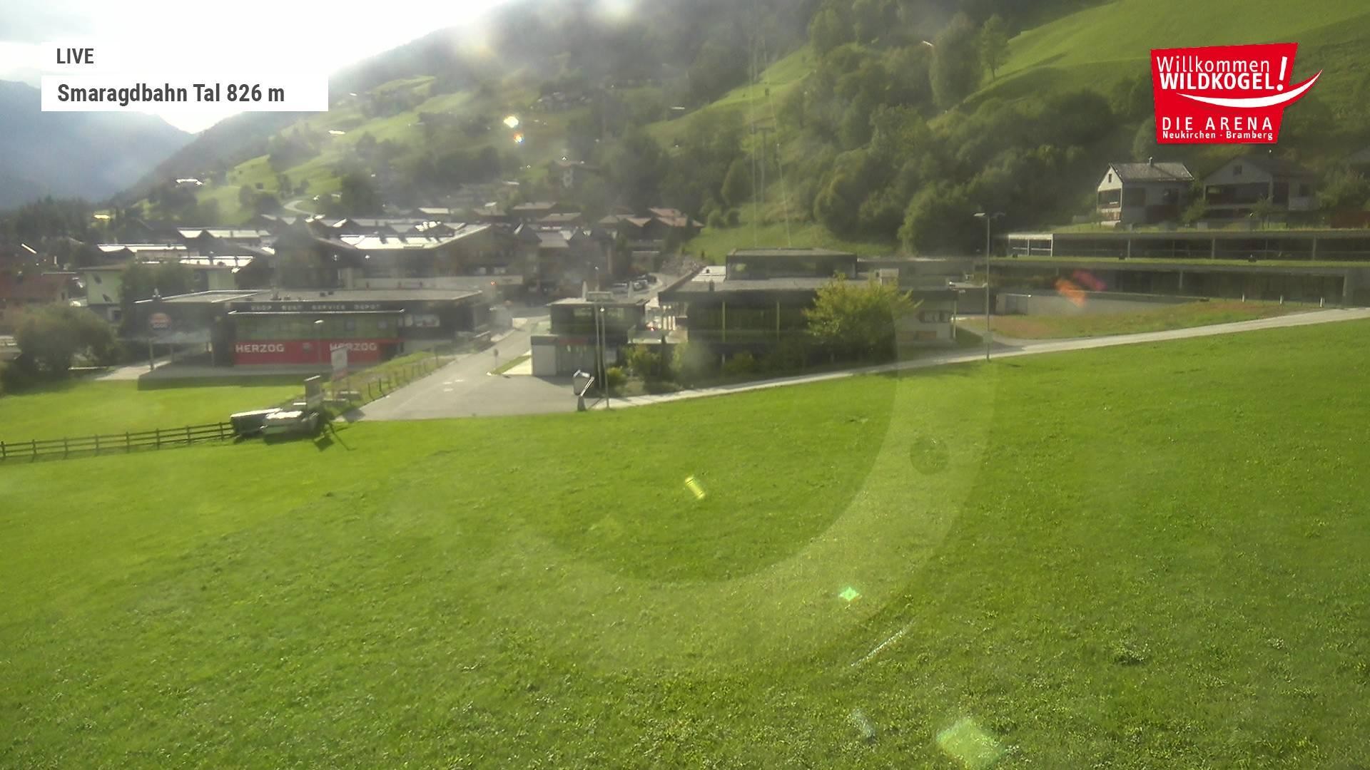 Archived image Webcam Wildkogel: Frühmesserbahn lift - mountain station