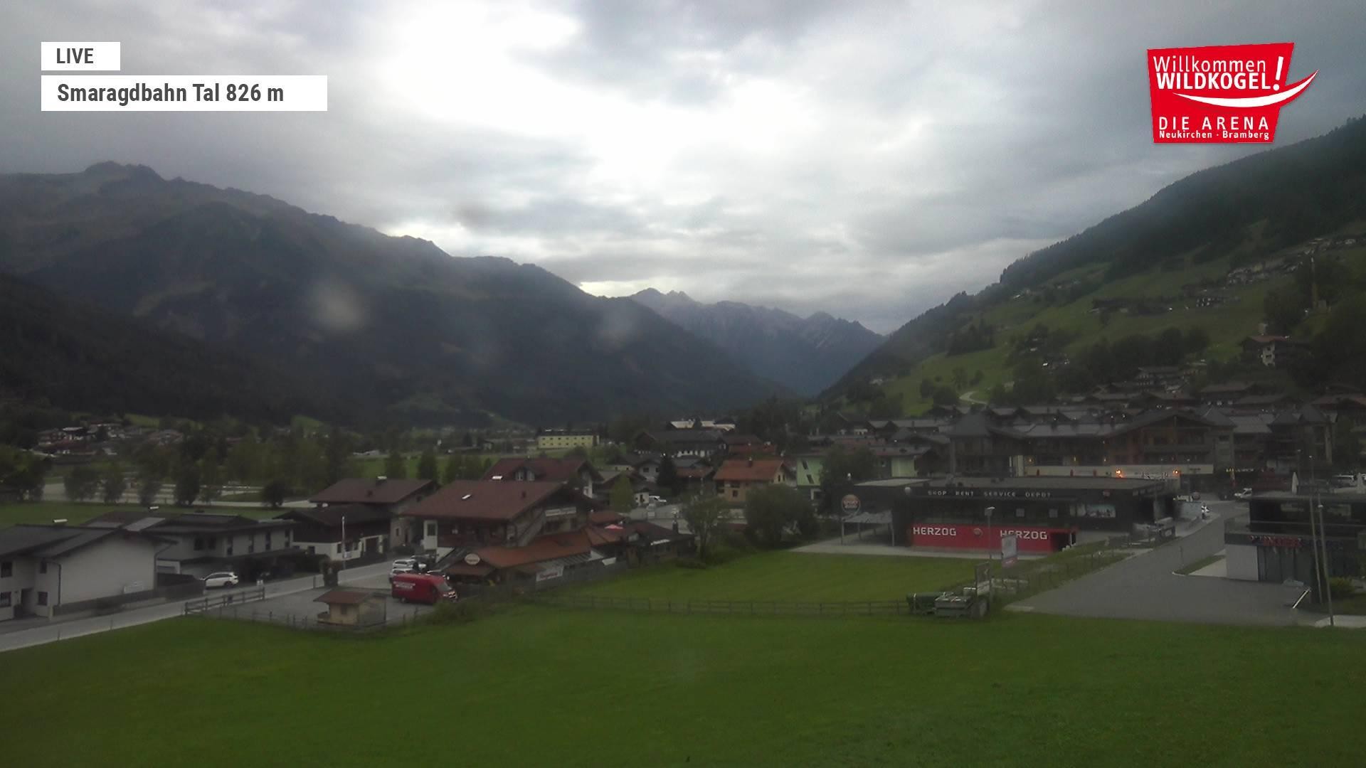 Archived image Webcam Wildkogel: Frühmesserbahn lift - mountain station