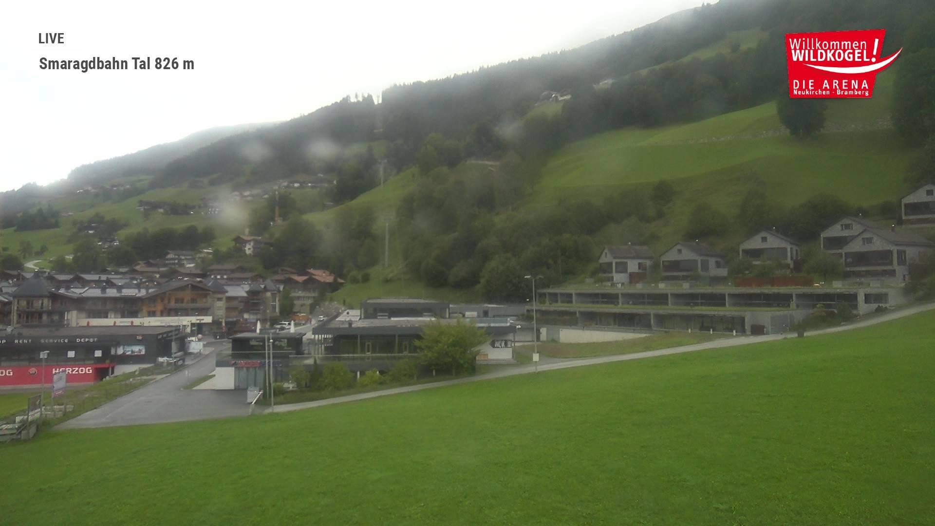 Archived image Webcam Wildkogel: Frühmesserbahn lift - mountain station
