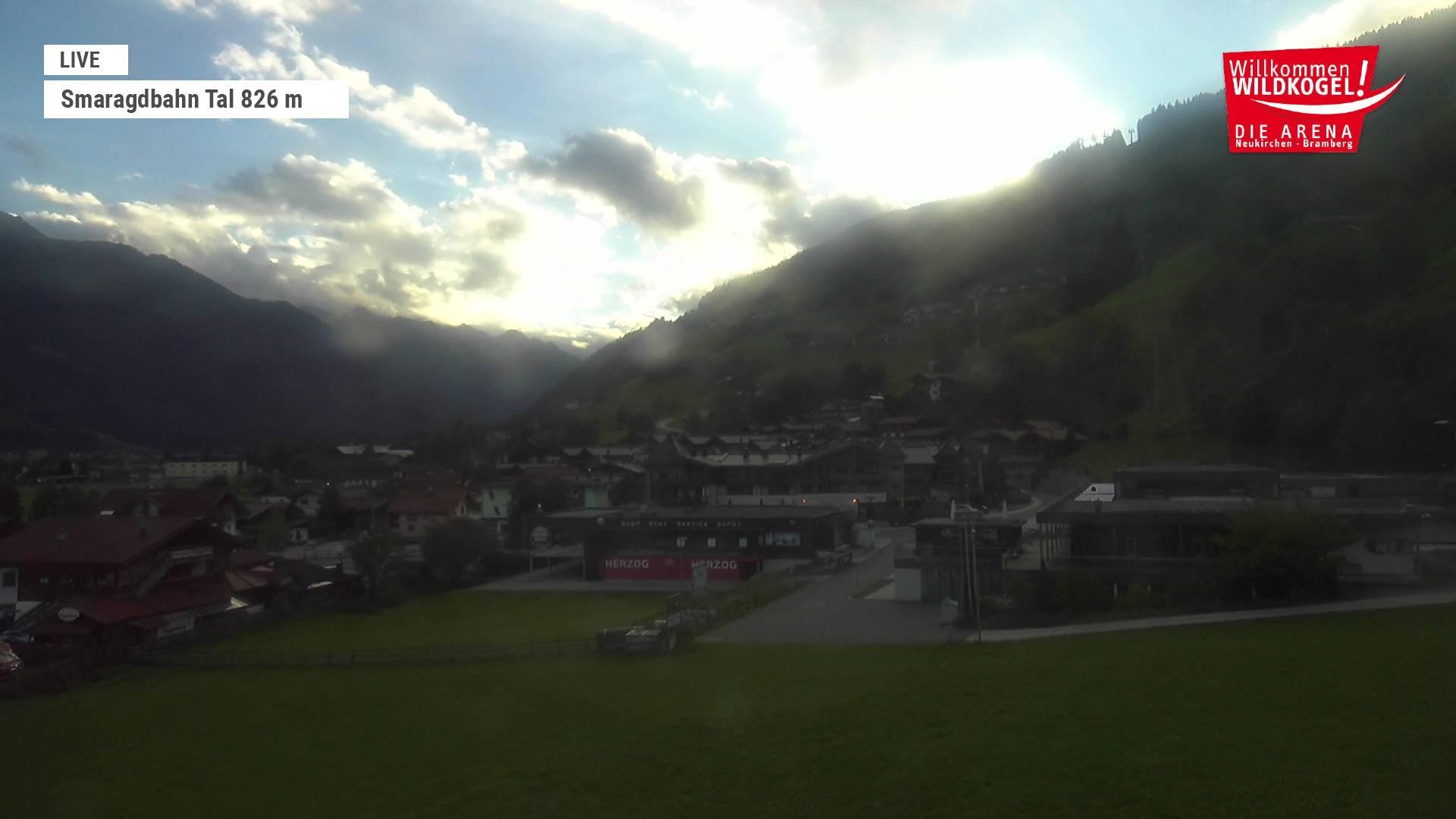 Archived image Webcam Wildkogel: Frühmesserbahn lift - mountain station