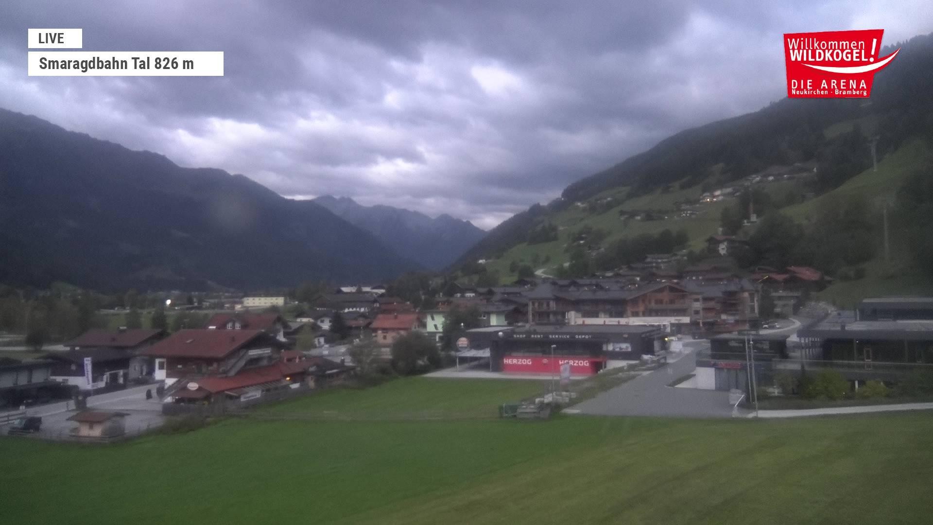 Archived image Webcam Wildkogel: Frühmesserbahn lift - mountain station