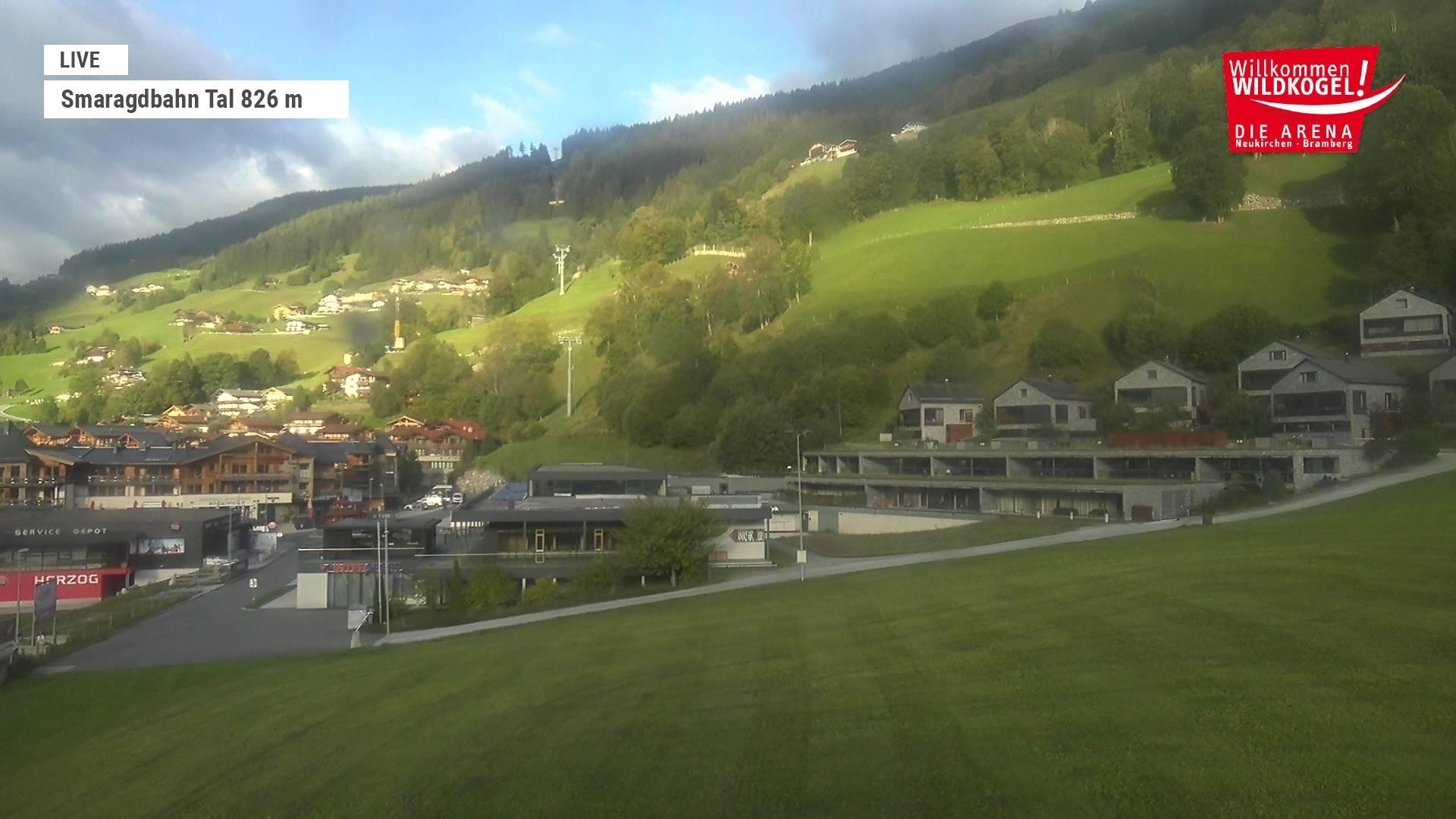 Archived image Webcam Wildkogel: Frühmesserbahn lift - mountain station