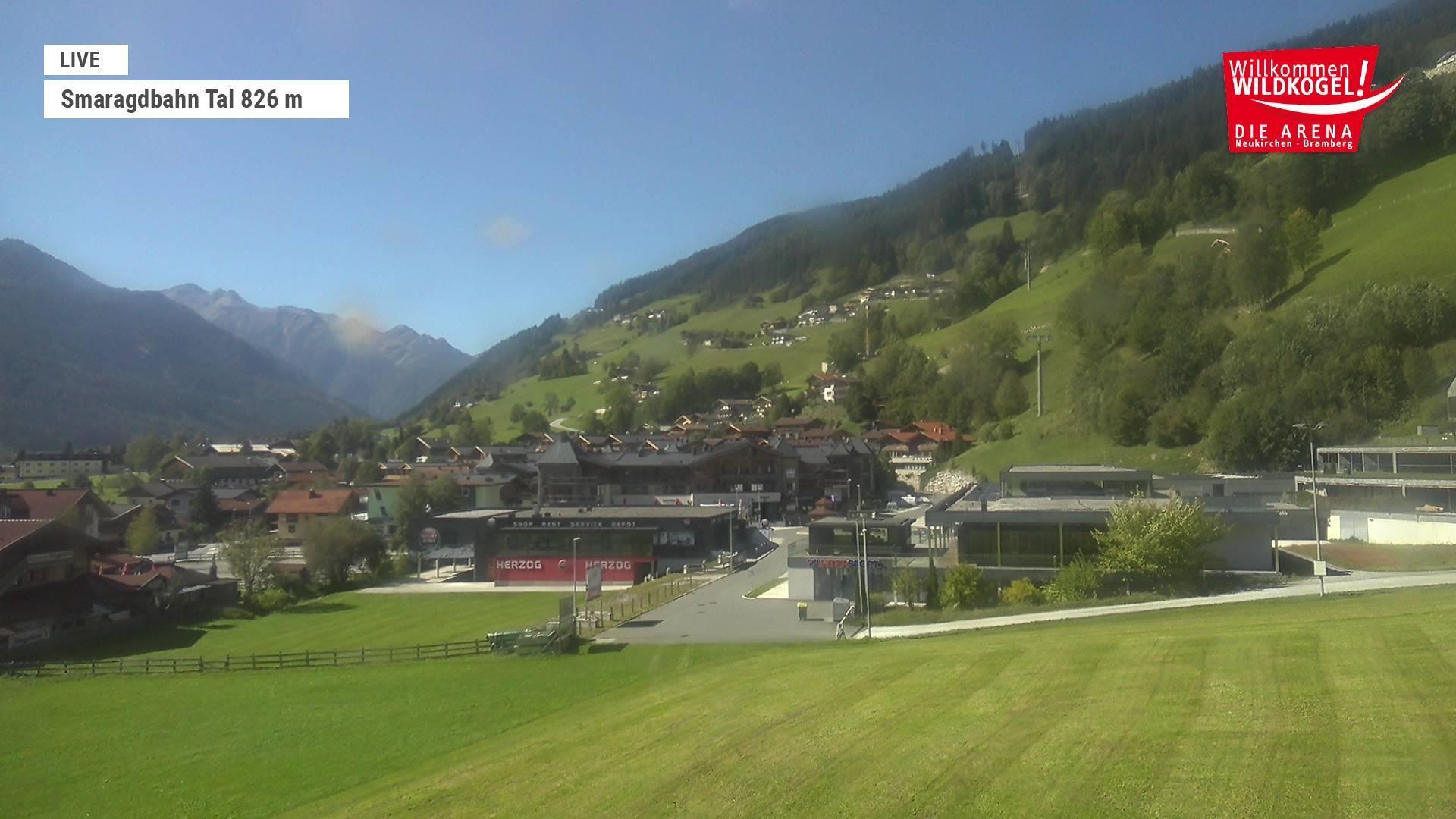 Archived image Webcam Wildkogel: Frühmesserbahn lift - mountain station