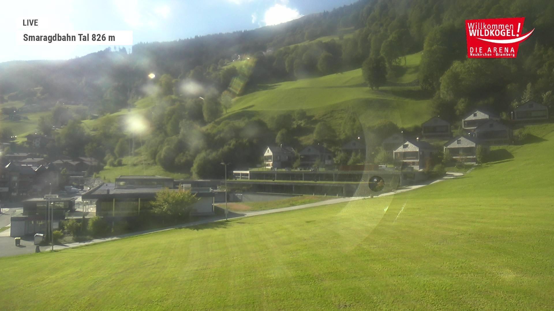 Archived image Webcam Wildkogel: Frühmesserbahn lift - mountain station
