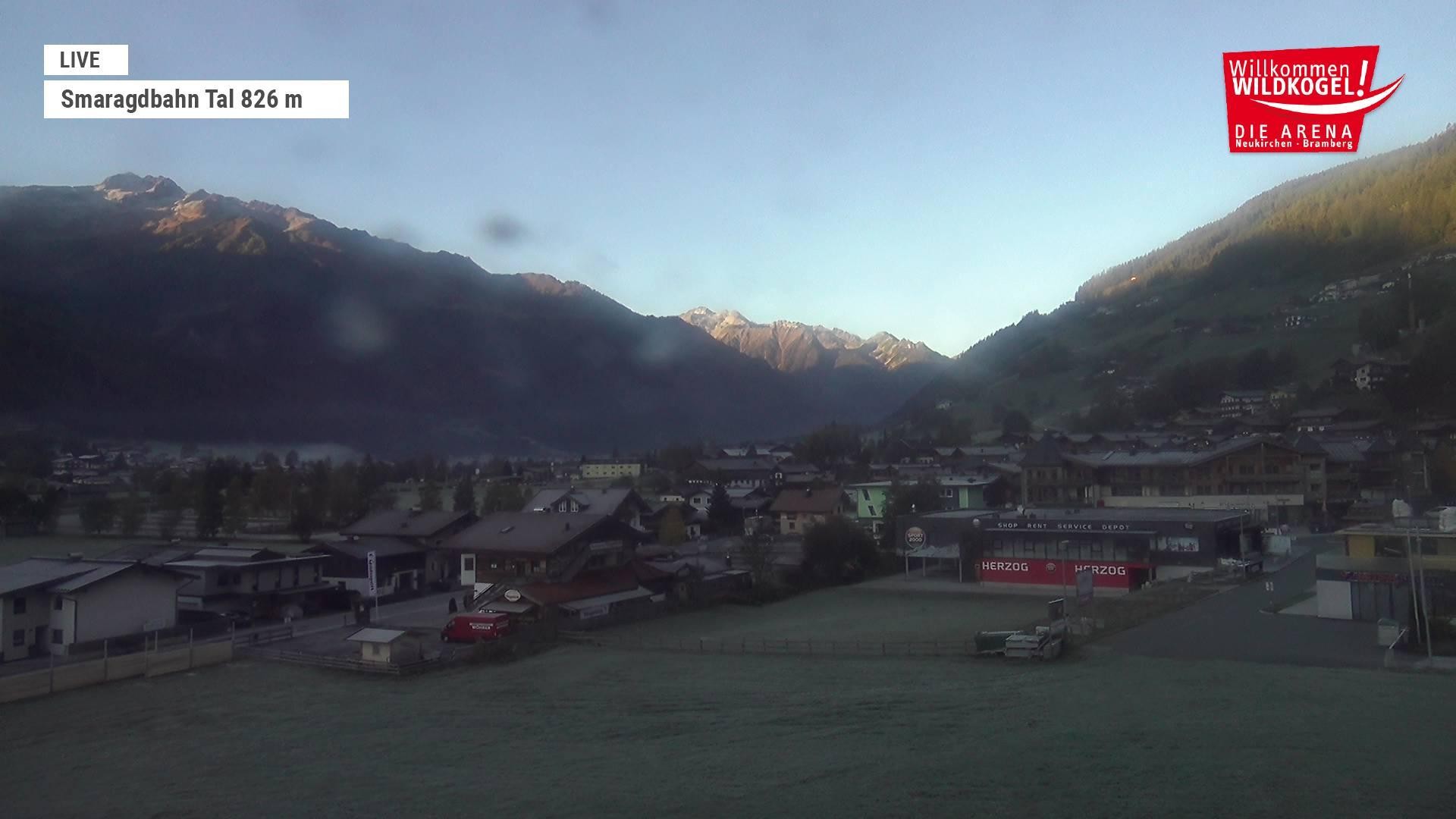 Archived image Webcam Wildkogel: Frühmesserbahn lift - mountain station