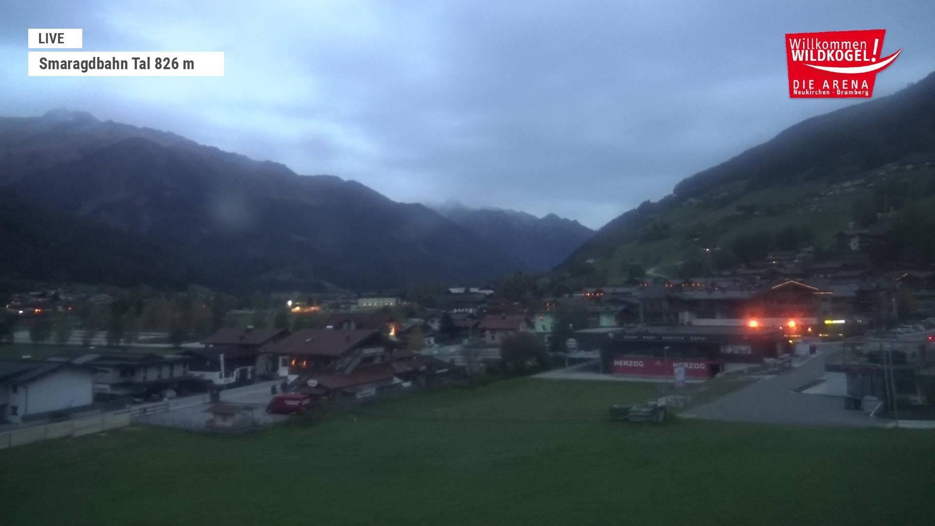 Archived image Webcam Wildkogel: Frühmesserbahn lift - mountain station