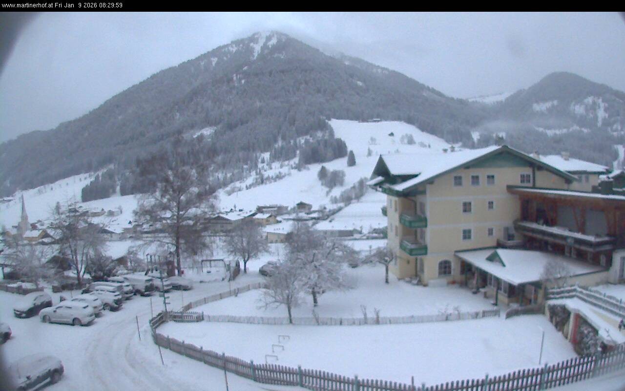 Archived image Webcam features a view of the Tennergebirge mountains