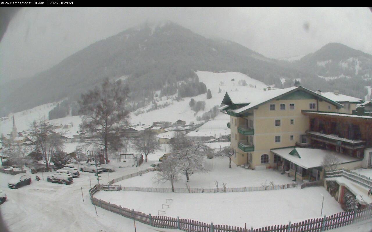 Archived image Webcam features a view of the Tennergebirge mountains