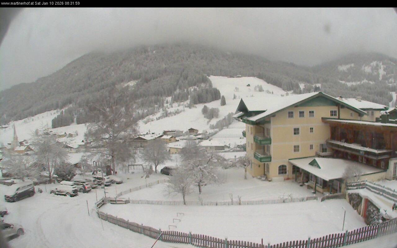 Archived image Webcam features a view of the Tennergebirge mountains