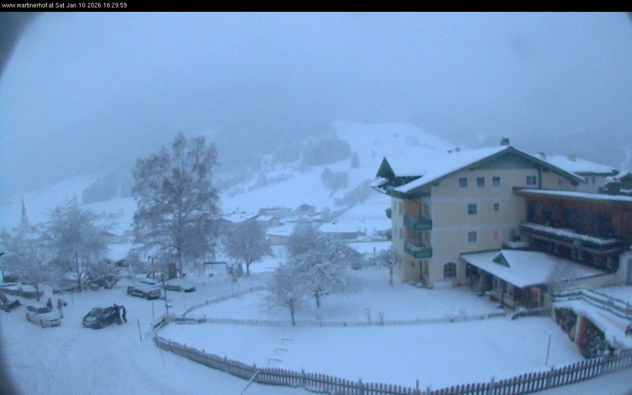 Archived image Webcam features a view of the Tennergebirge mountains