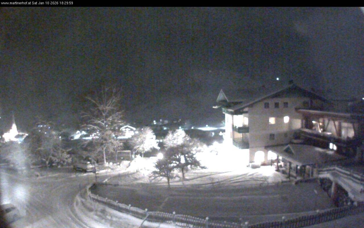 Archived image Webcam features a view of the Tennergebirge mountains