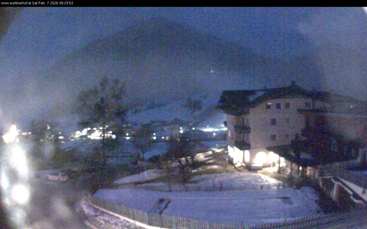 Archived image Webcam features a view of the Tennergebirge mountains