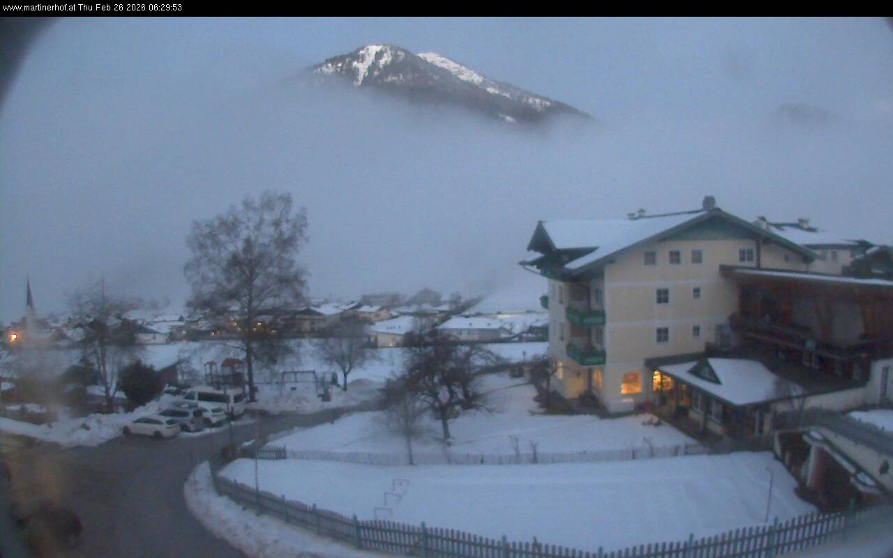Archived image Webcam features a view of the Tennergebirge mountains