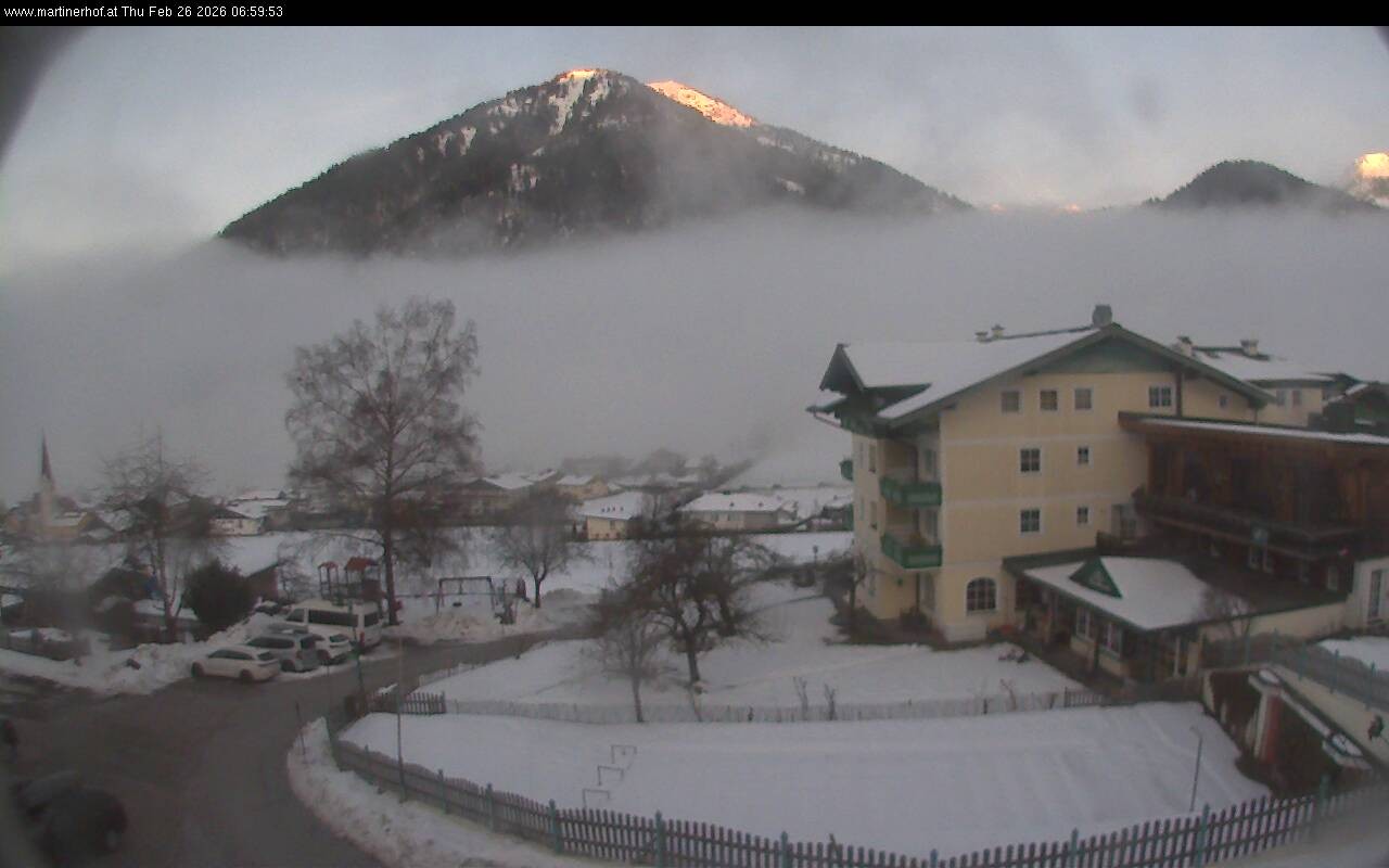 Archived image Webcam features a view of the Tennergebirge mountains