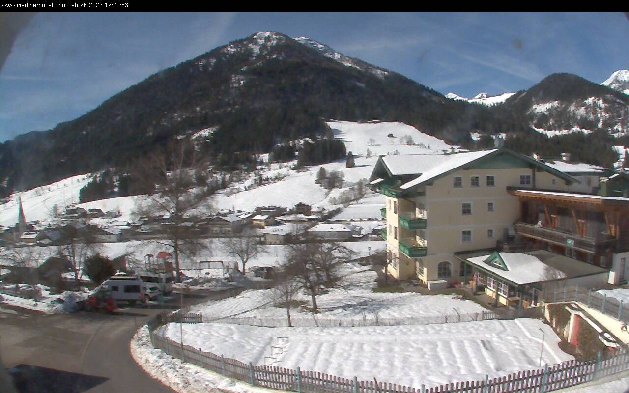 Archived image Webcam features a view of the Tennergebirge mountains
