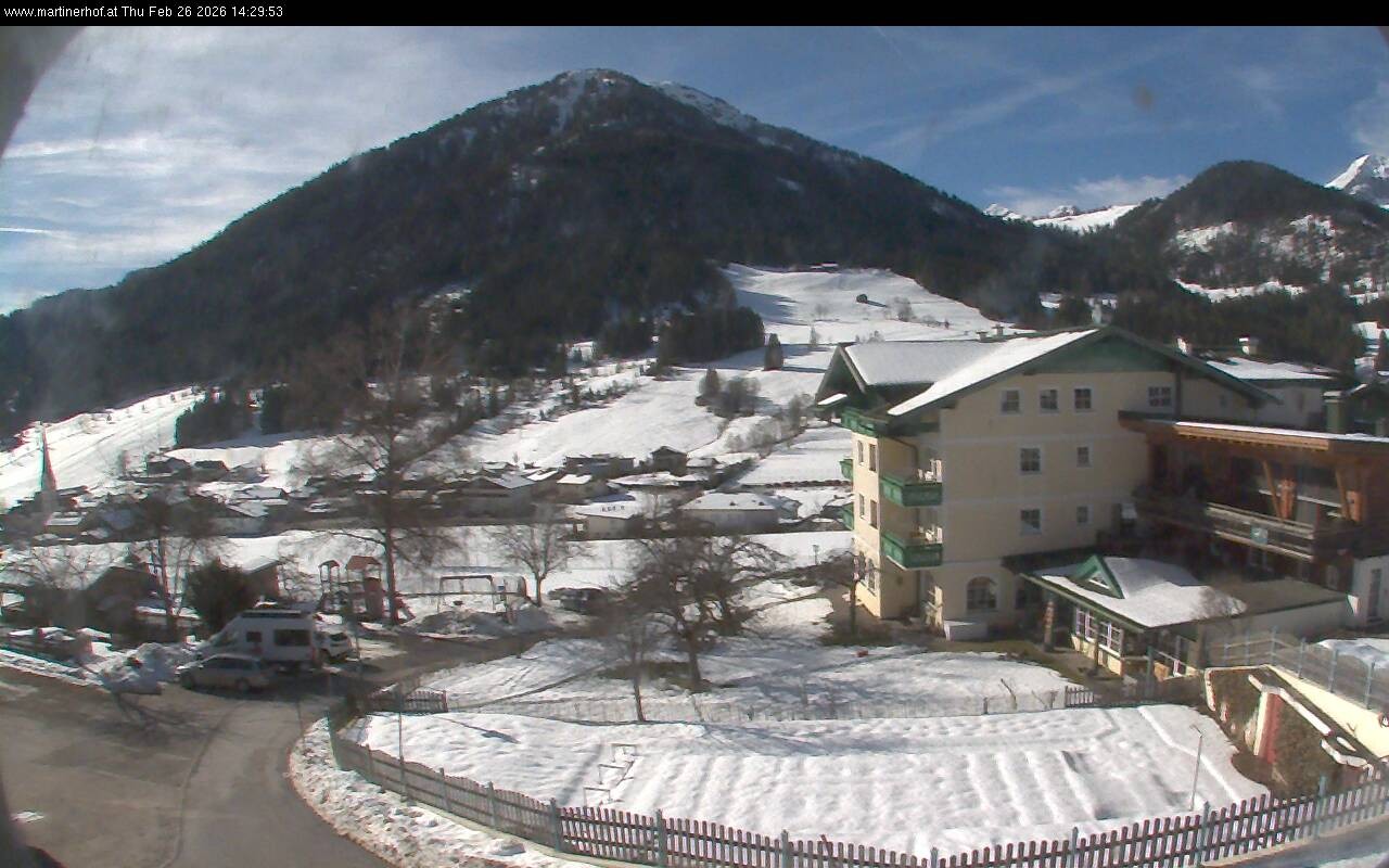 Archived image Webcam features a view of the Tennergebirge mountains