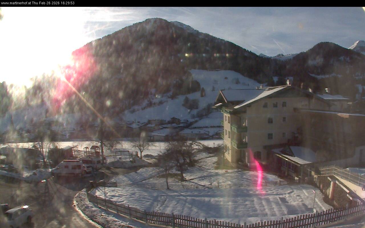 Archived image Webcam features a view of the Tennergebirge mountains