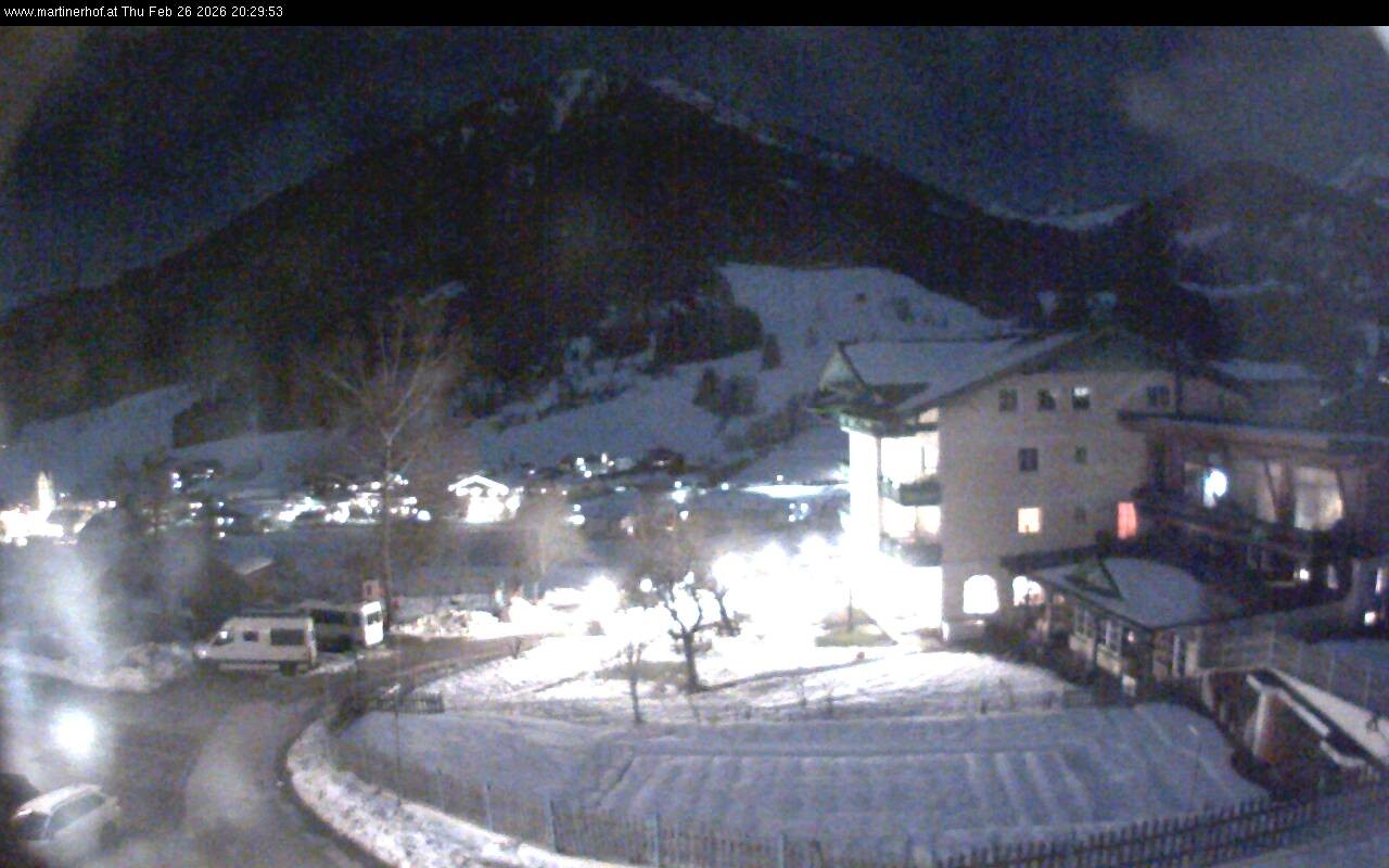 Archived image Webcam features a view of the Tennergebirge mountains