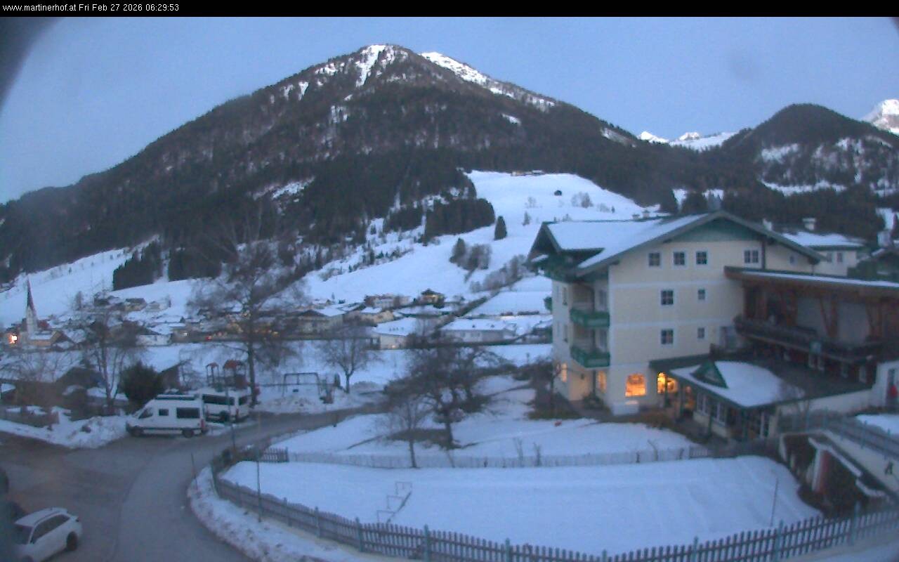 Archived image Webcam features a view of the Tennergebirge mountains