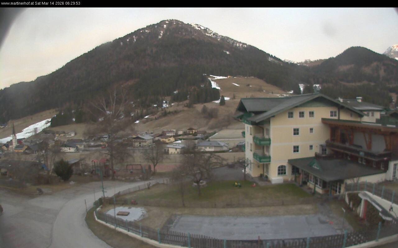 Archived image Webcam features a view of the Tennergebirge mountains