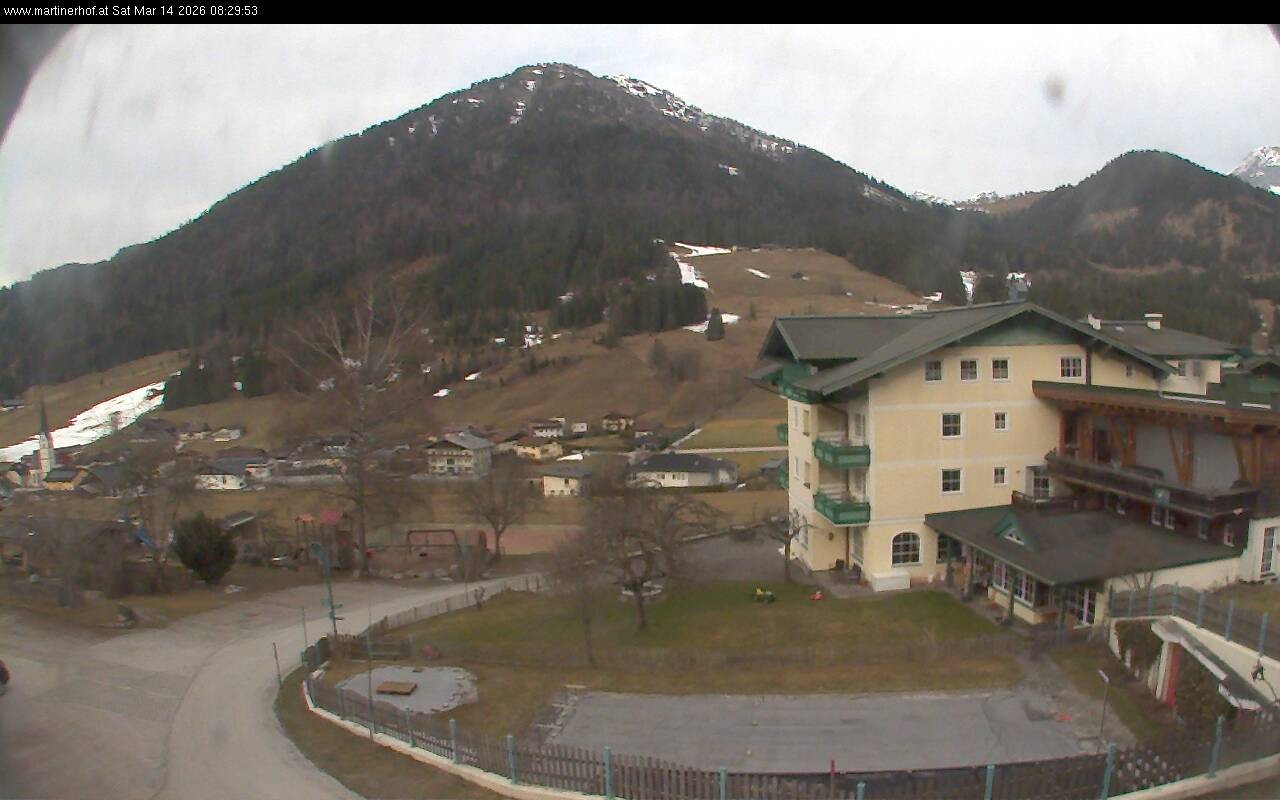 Archived image Webcam features a view of the Tennergebirge mountains