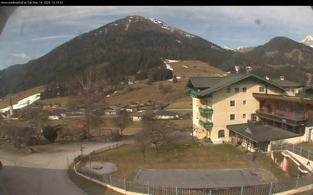 Archived image Webcam features a view of the Tennergebirge mountains