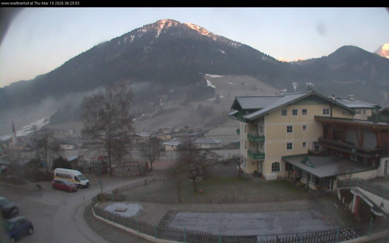 Archived image Webcam features a view of the Tennergebirge mountains