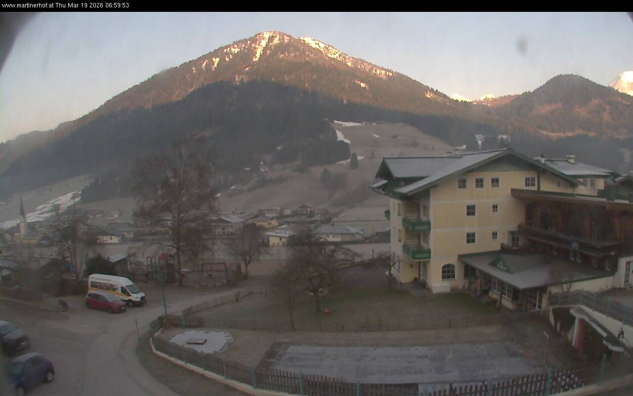 Archived image Webcam features a view of the Tennergebirge mountains