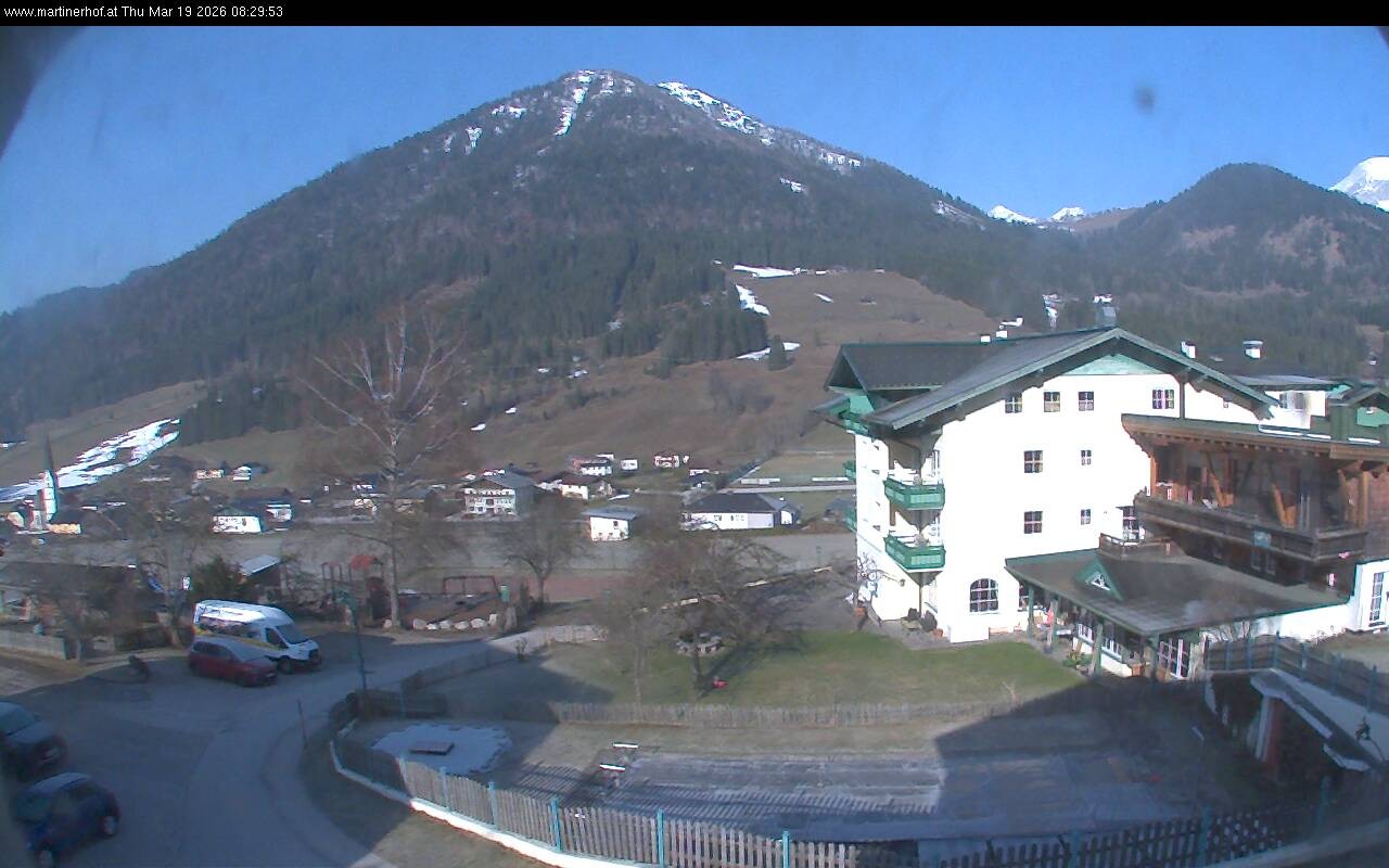 Archived image Webcam features a view of the Tennergebirge mountains