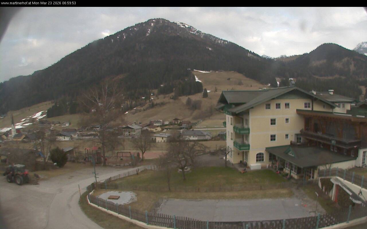 Archived image Webcam features a view of the Tennergebirge mountains