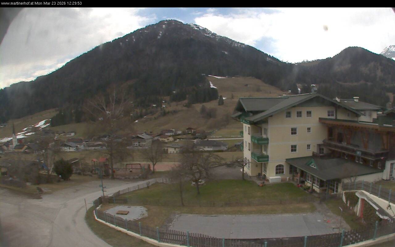 Archived image Webcam features a view of the Tennergebirge mountains
