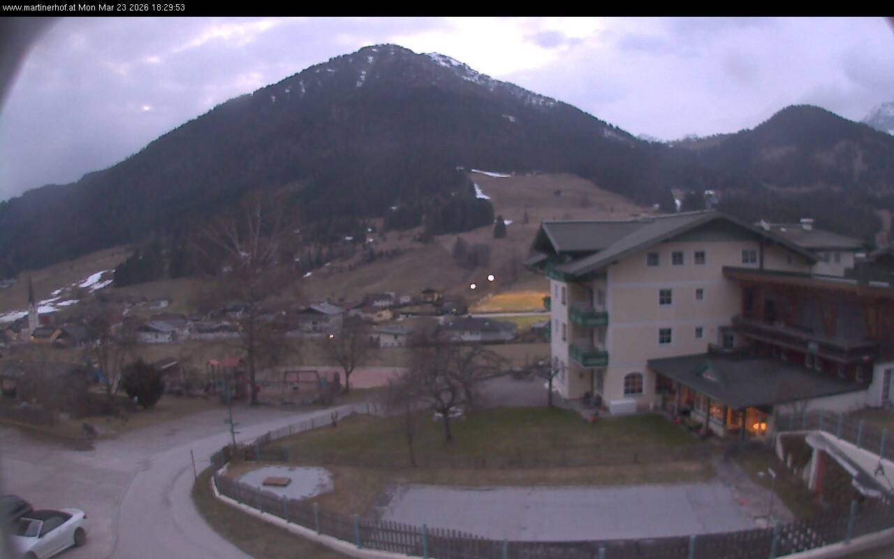 Archived image Webcam features a view of the Tennergebirge mountains