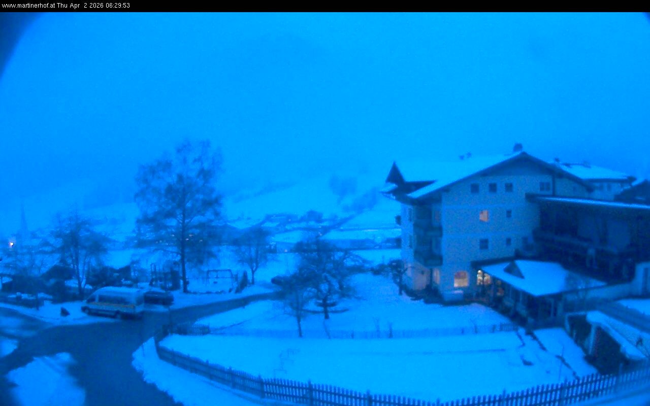 Archived image Webcam features a view of the Tennergebirge mountains