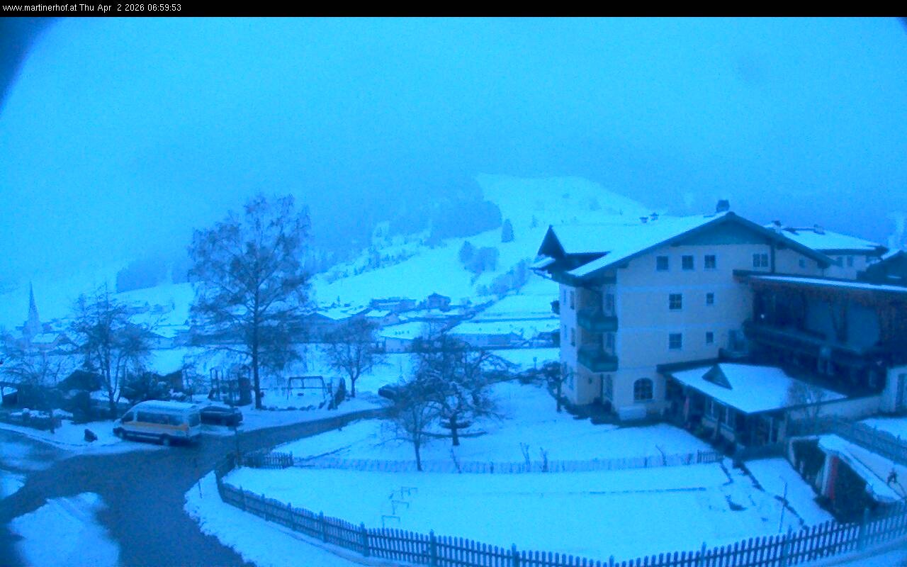 Archived image Webcam features a view of the Tennergebirge mountains