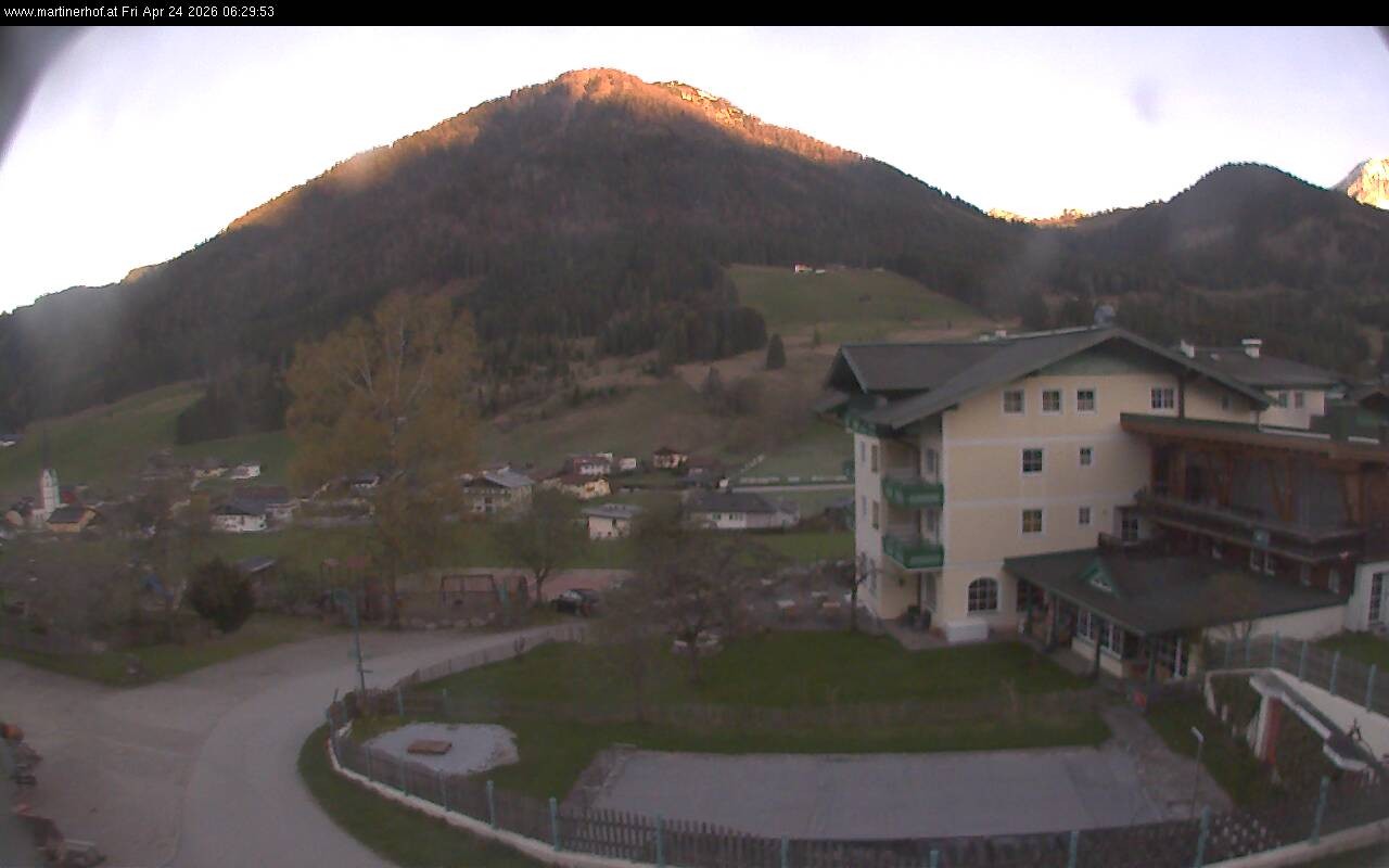 Archived image Webcam features a view of the Tennergebirge mountains