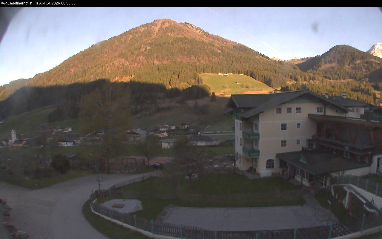 Archived image Webcam features a view of the Tennergebirge mountains