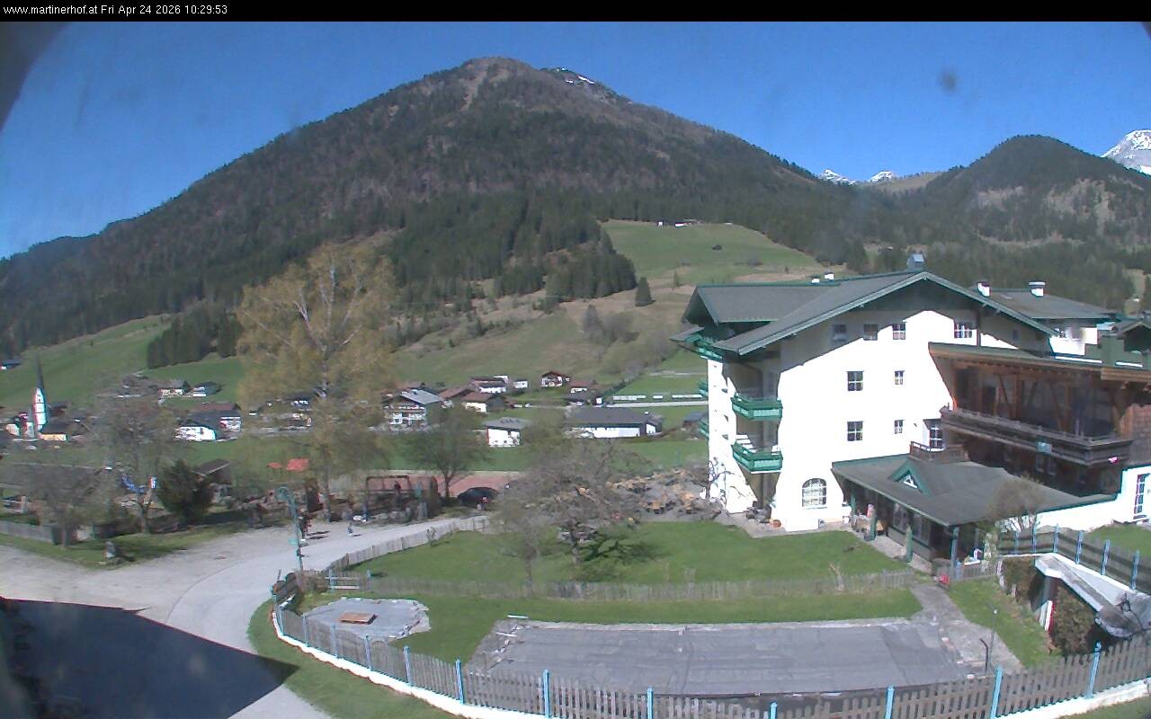 Archived image Webcam features a view of the Tennergebirge mountains