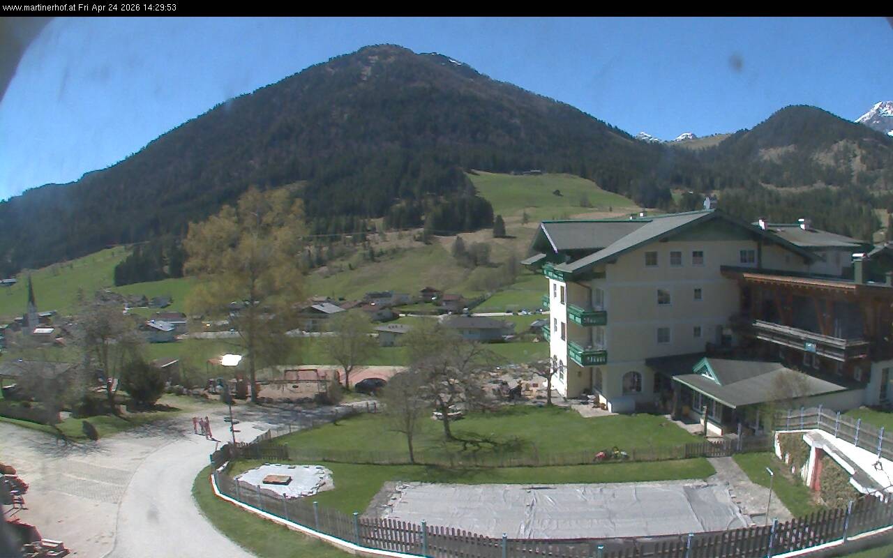 Archived image Webcam features a view of the Tennergebirge mountains
