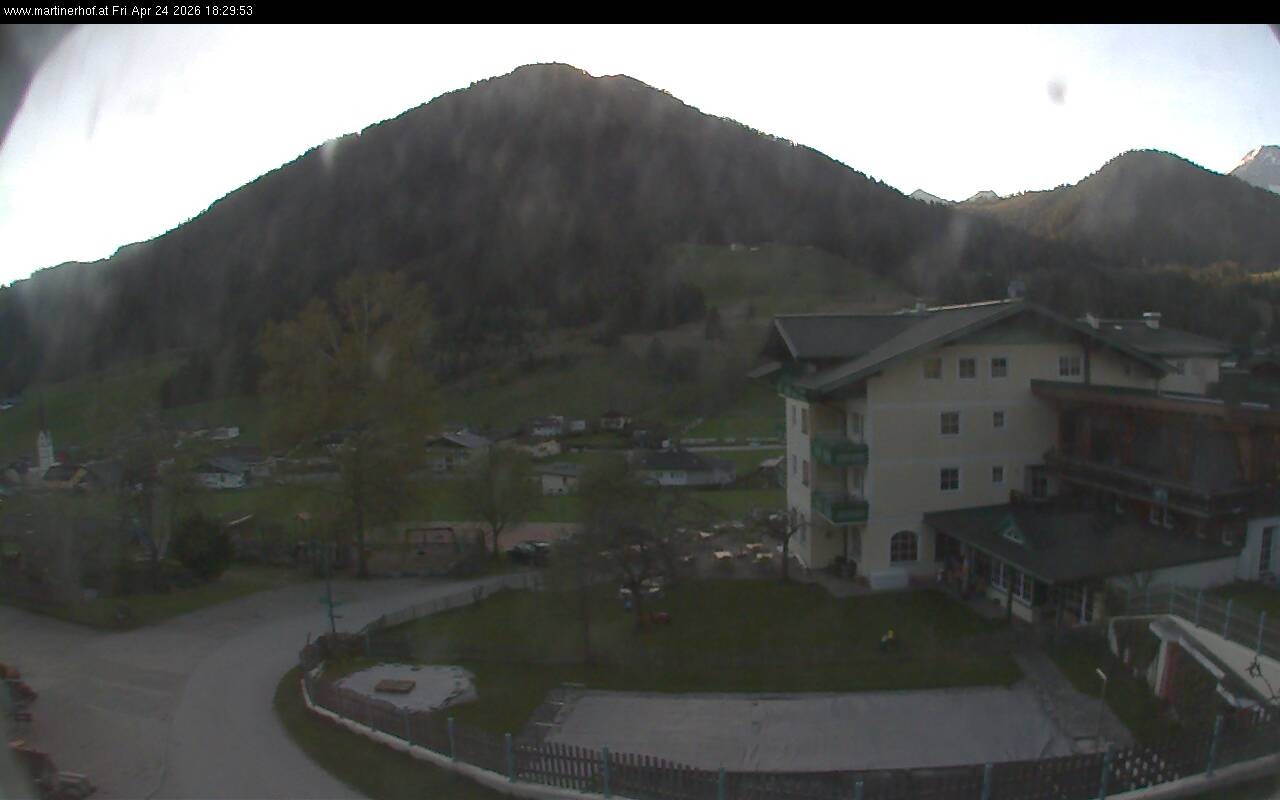 Archived image Webcam features a view of the Tennergebirge mountains