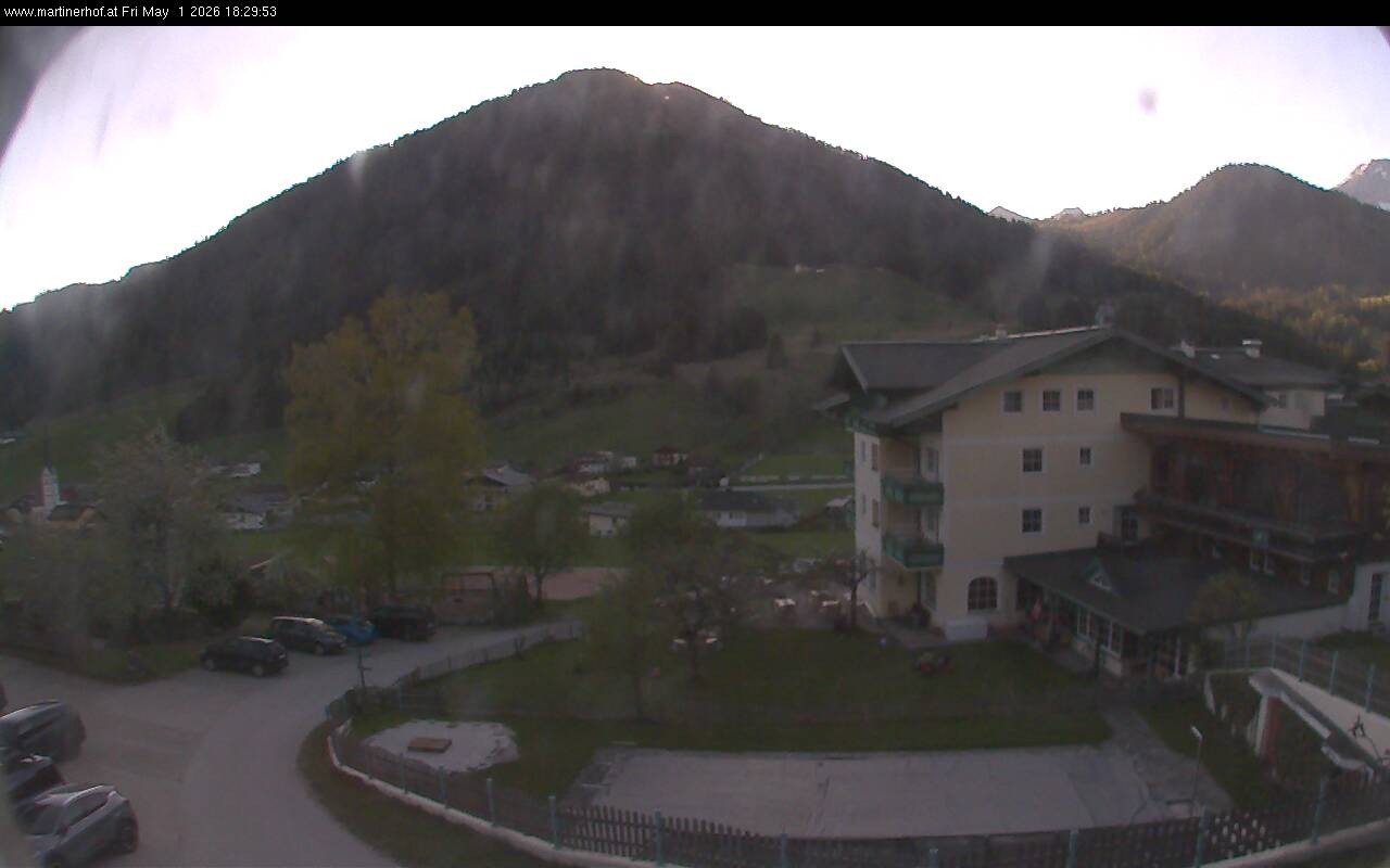 Archived image Webcam features a view of the Tennergebirge mountains