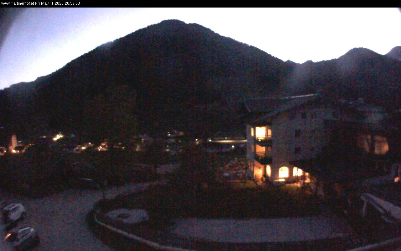 Archived image Webcam features a view of the Tennergebirge mountains