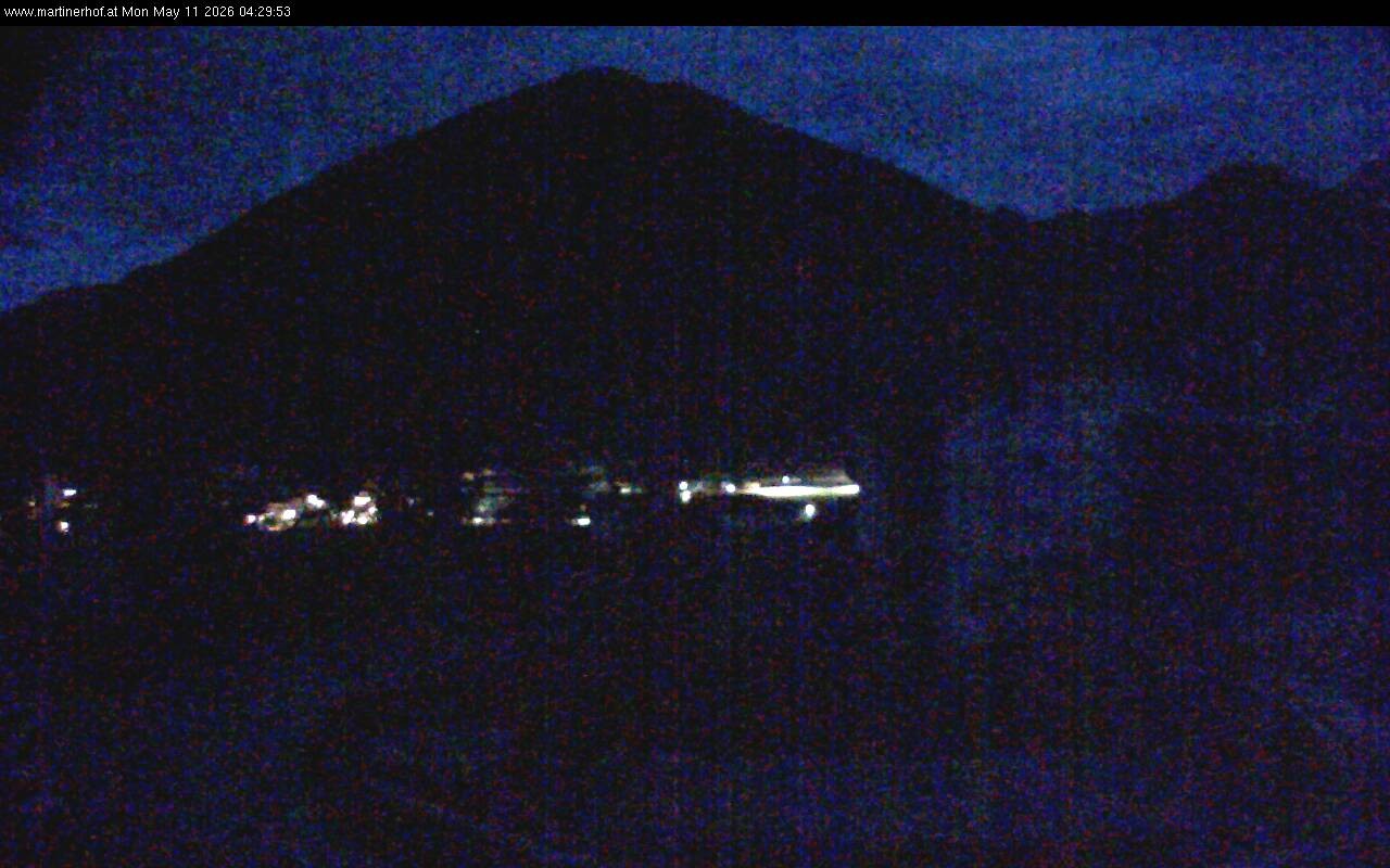 Archived image Webcam features a view of the Tennergebirge mountains